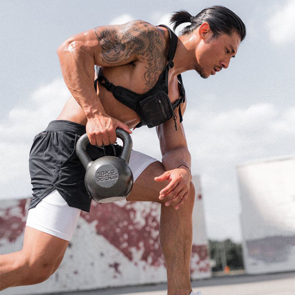 Leichte und atmungsaktive doppellagige Sportshorts mit Innentasche für Herren