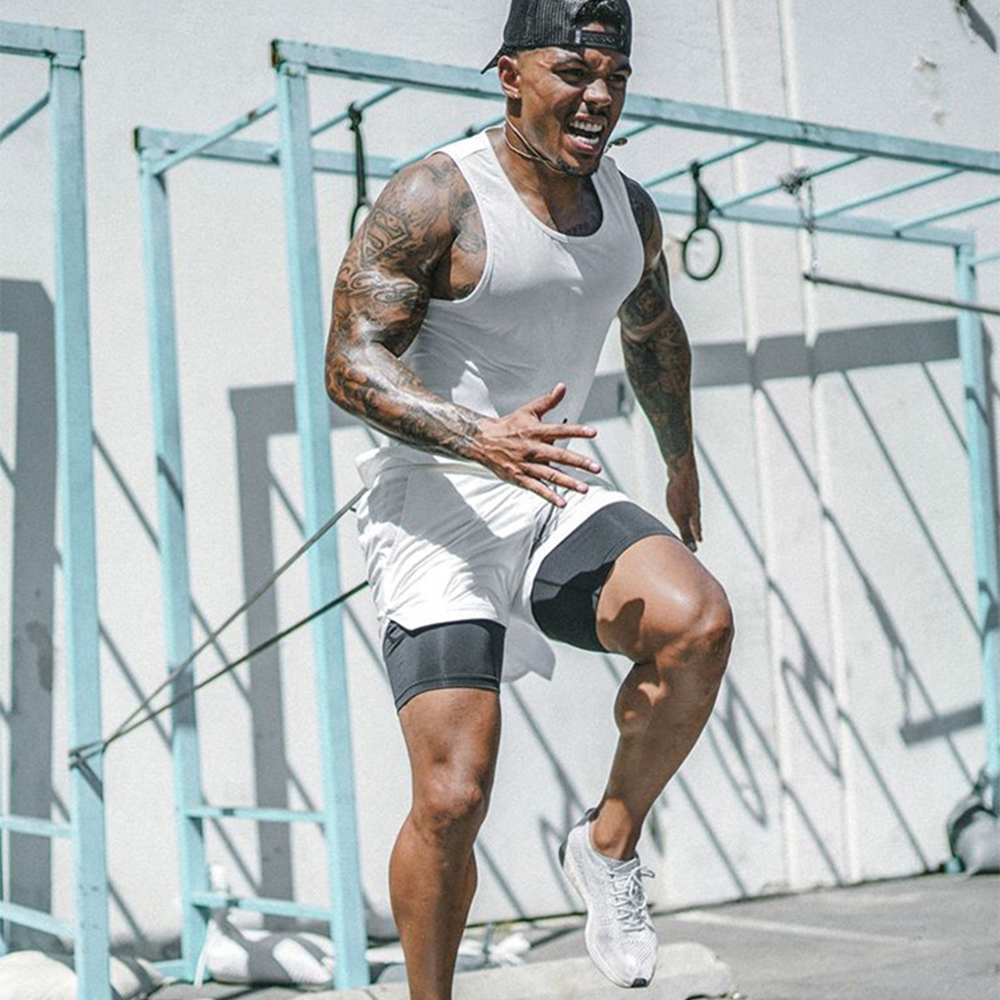 Leichte und atmungsaktive doppellagige Sportshorts mit Innentasche für Herren