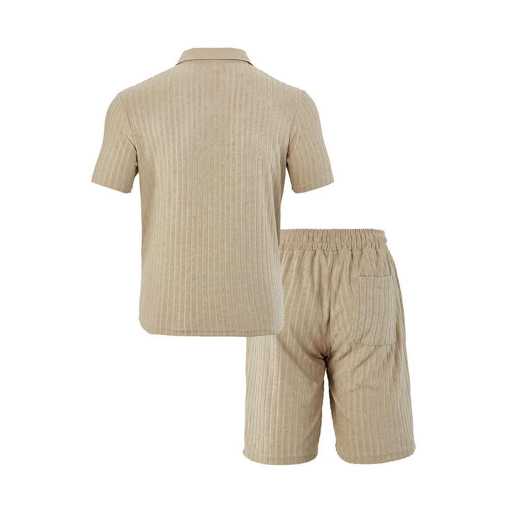 Freizeitanzug mit vertikal gestreiften Jacquard-Shorts und kurzen Ärmeln