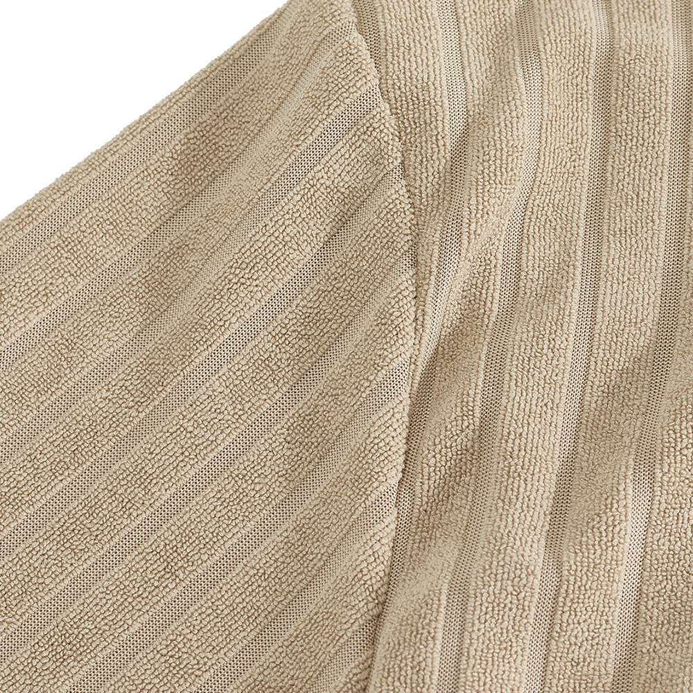 Freizeitanzug mit vertikal gestreiften Jacquard-Shorts und kurzen Ärmeln