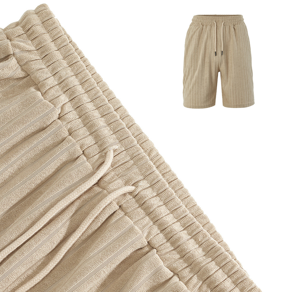 Freizeitanzug mit vertikal gestreiften Jacquard-Shorts und kurzen Ärmeln