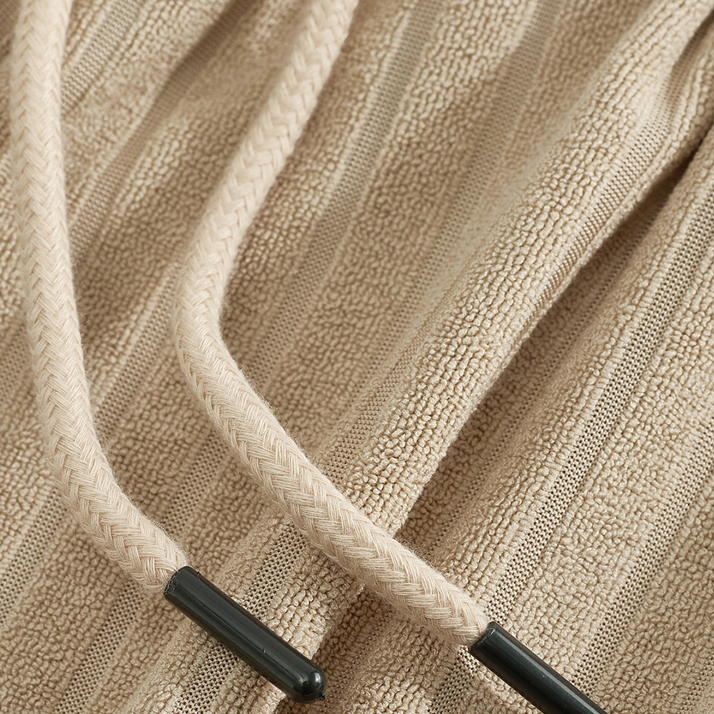 Freizeitanzug mit vertikal gestreiften Jacquard-Shorts und kurzen Ärmeln