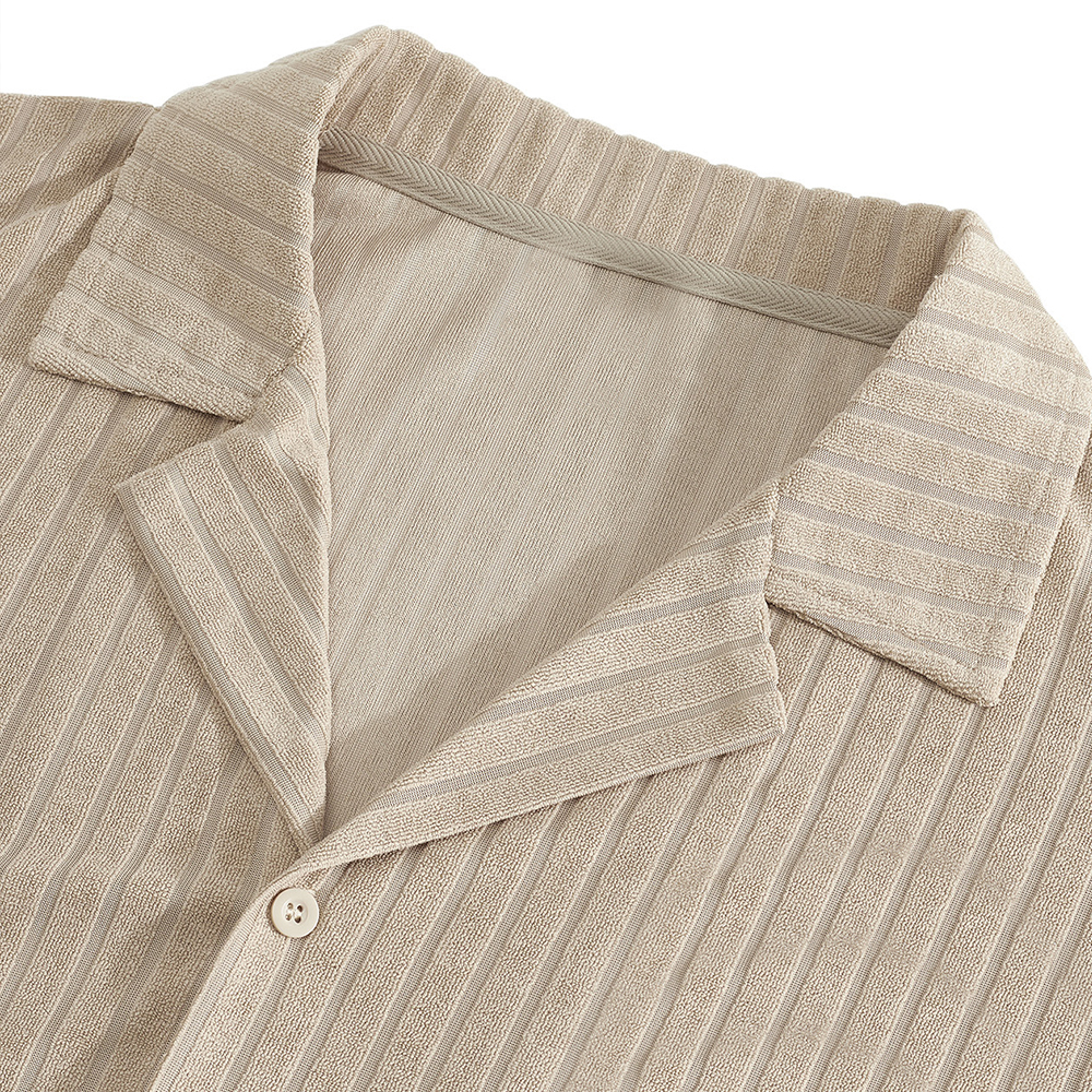 Herren-Jacquardhemd mit vertikalen Streifen und kurzen Ärmeln und Revers