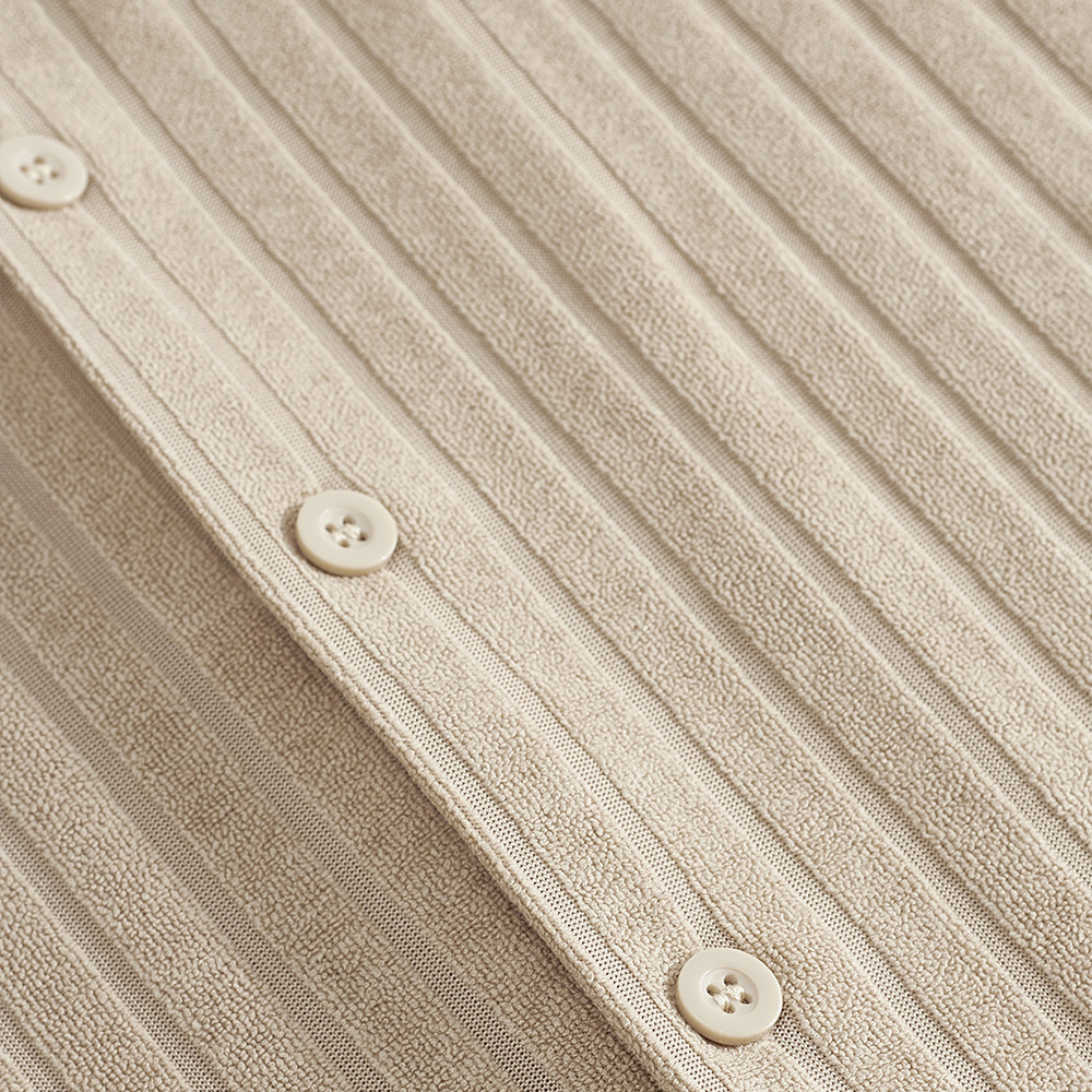 Herren-Jacquardhemd mit vertikalen Streifen und kurzen Ärmeln und Revers