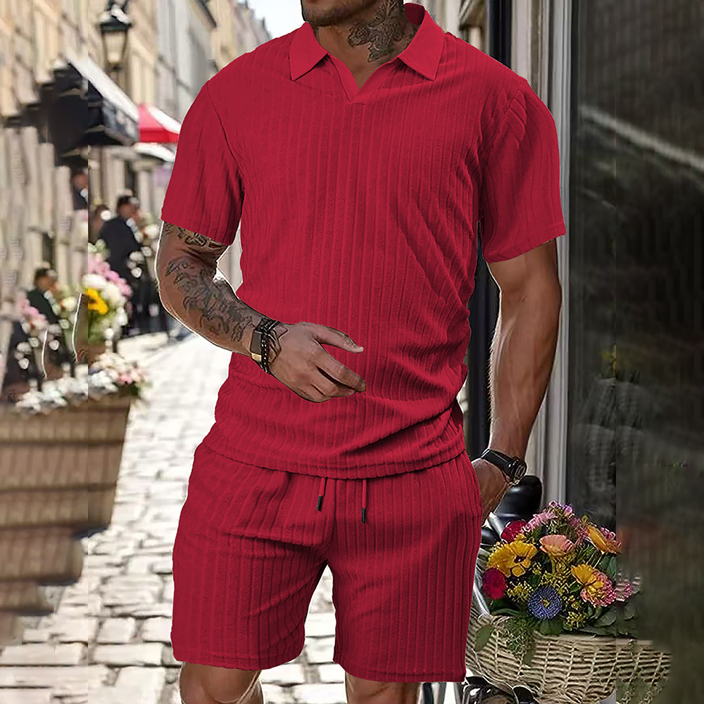 Freizeitanzug mit vertikal gestreiften Jacquard-Shorts und kurzen Ärmeln