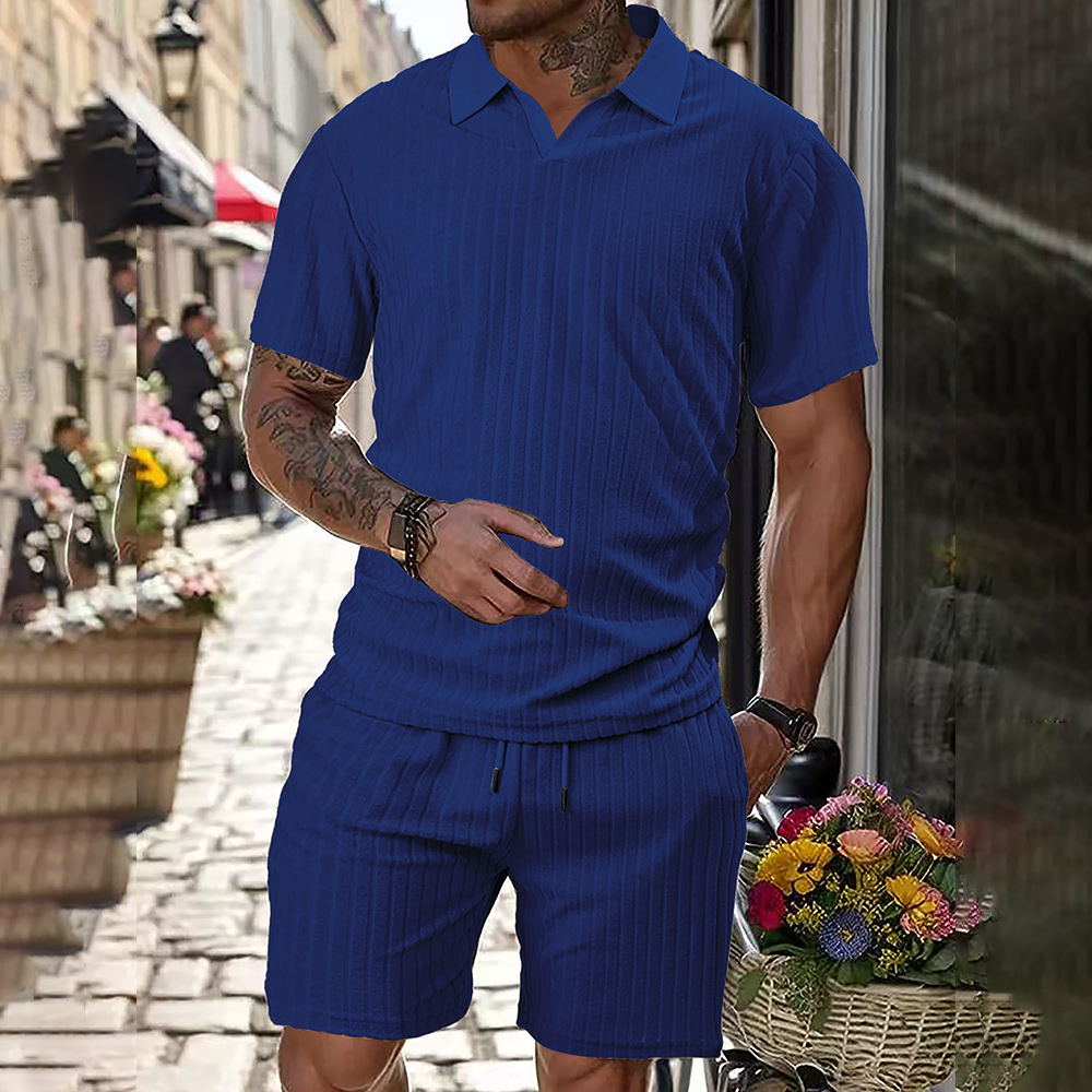 Freizeitanzug mit vertikal gestreiften Jacquard-Shorts und kurzen Ärmeln