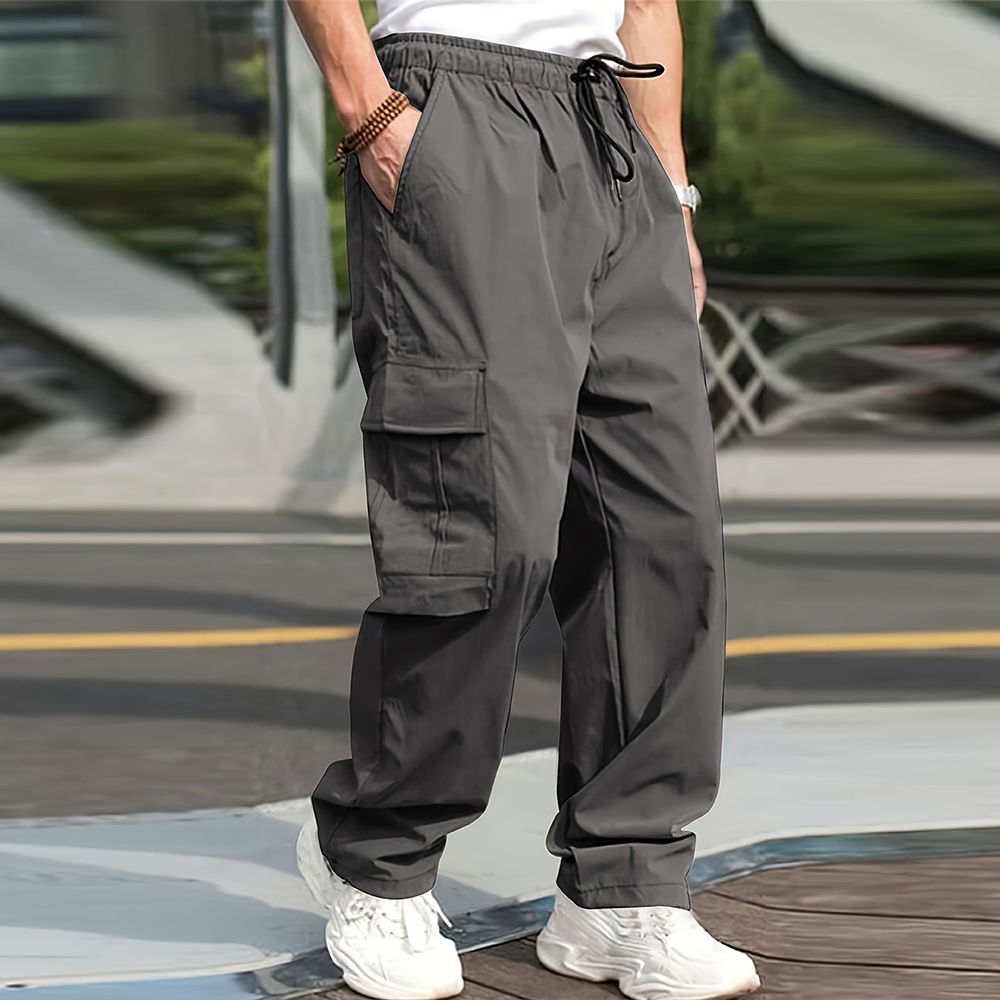 Lockere, lässige Herrenhose mit geradem Bein und großen Taschen