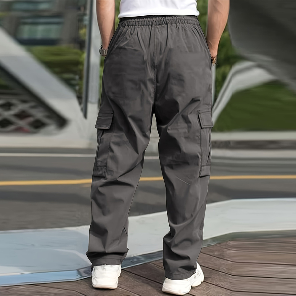 Lockere, lässige Herrenhose mit geradem Bein und großen Taschen