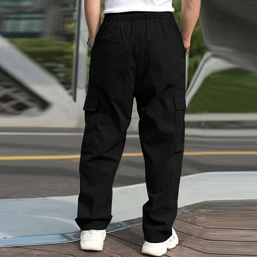 Lockere, lässige Herrenhose mit geradem Bein und großen Taschen