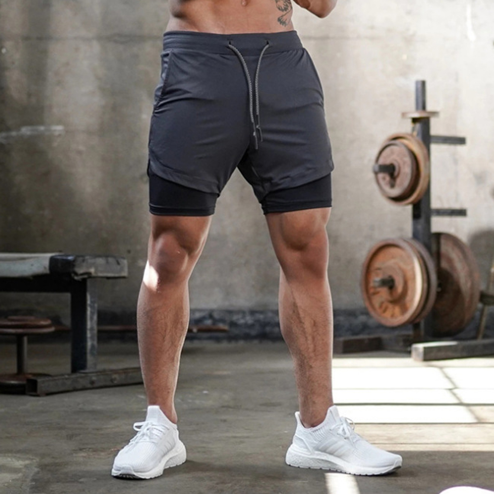Leichte und atmungsaktive doppellagige Sportshorts mit Innentasche für Herren
