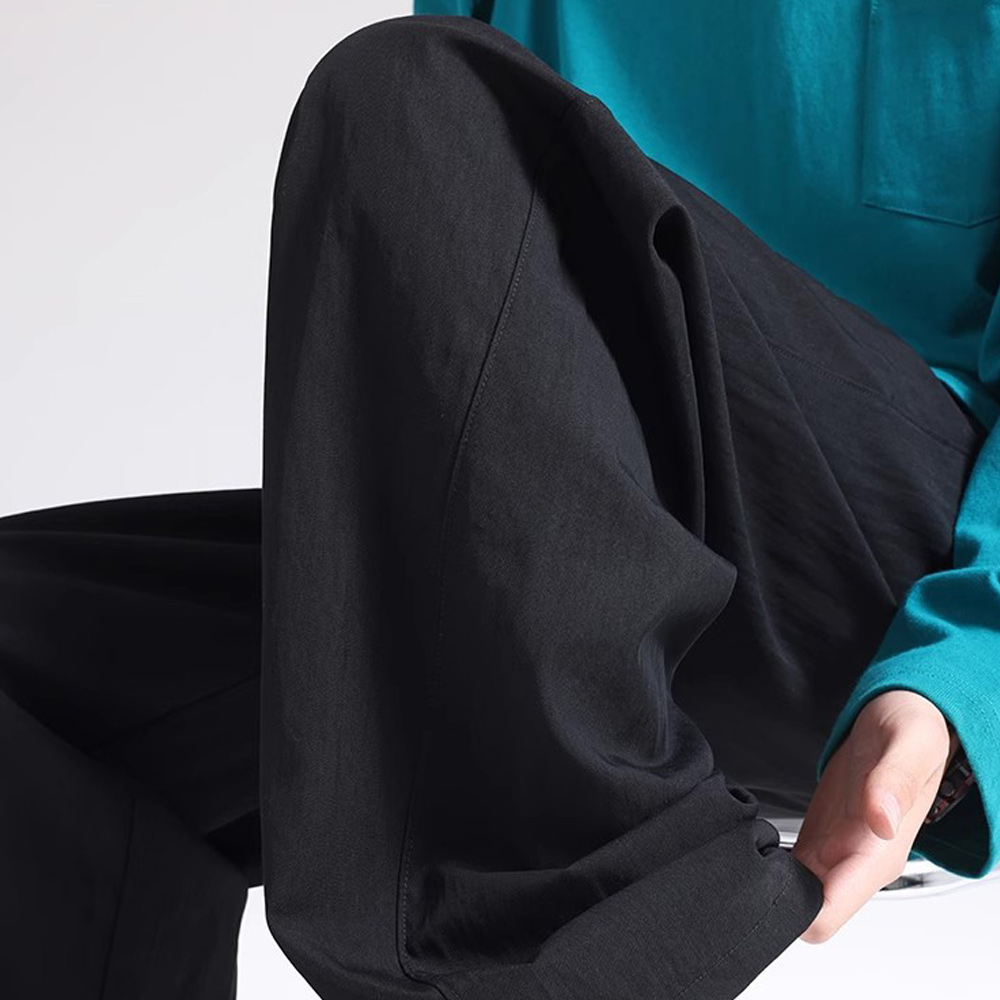 Dünne, atmungsaktive und bequeme Sporthose mit weitem Bein