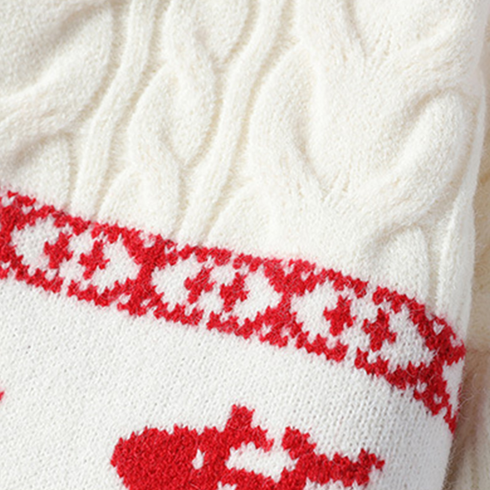 Weicher, kuscheliger Pullover mit weihnachtlichem Elchmuster