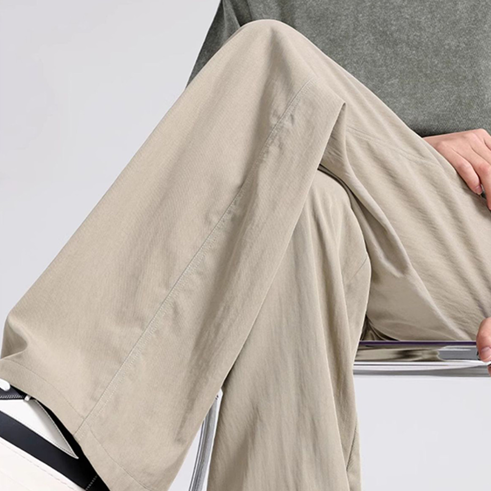 Dünne, atmungsaktive und bequeme Sporthose mit weitem Bein