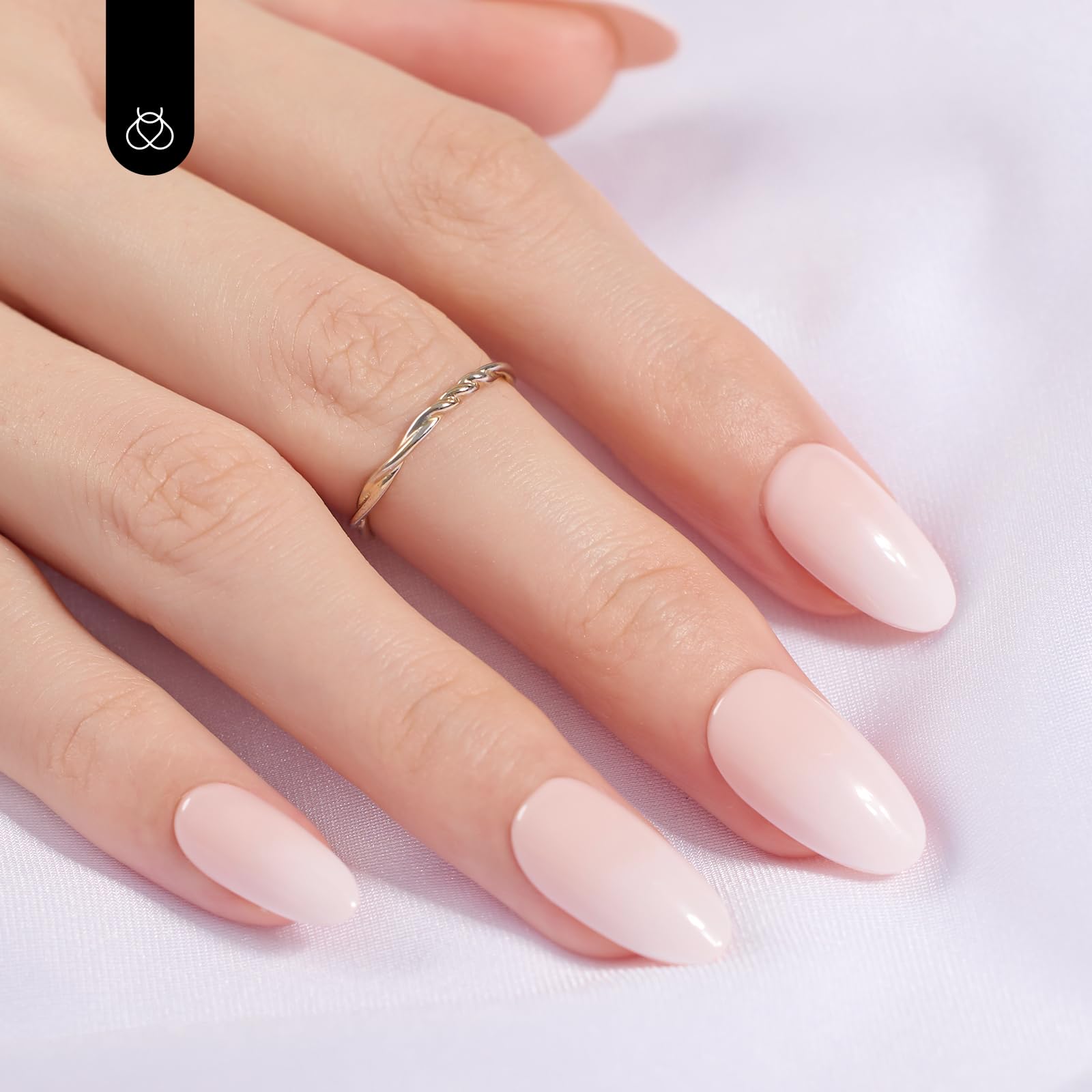 Muse in White | Medium Oval Press On Nails 14 Sizes-28 Pcs