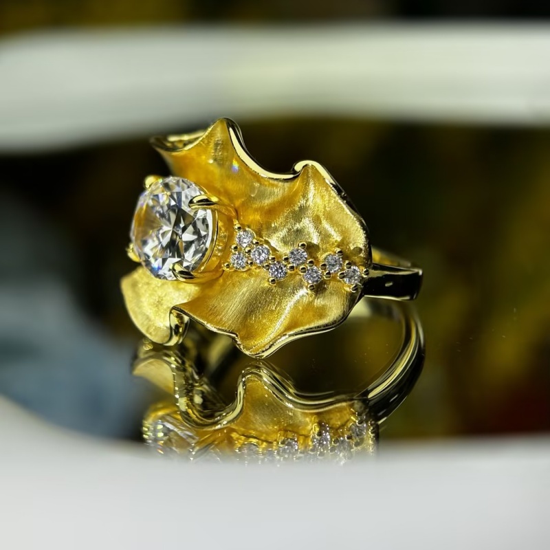 Art 1.5ct Oval Cut White Sapphire Engagement Ring With Pleated Design