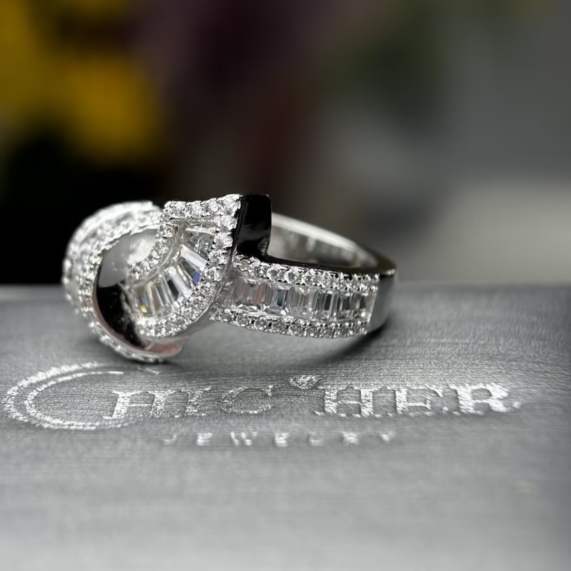Fashion 7.25ctw Baguette Cut Green / White Sapphire Tight Knot Wedding Band(2 Color Options)