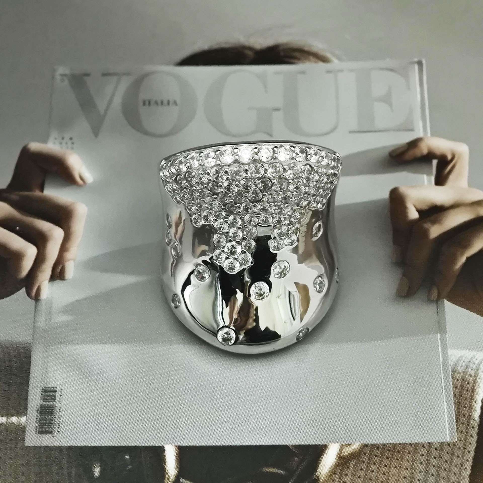 1.25ct Scattered Diamond Design Cocktail Ring