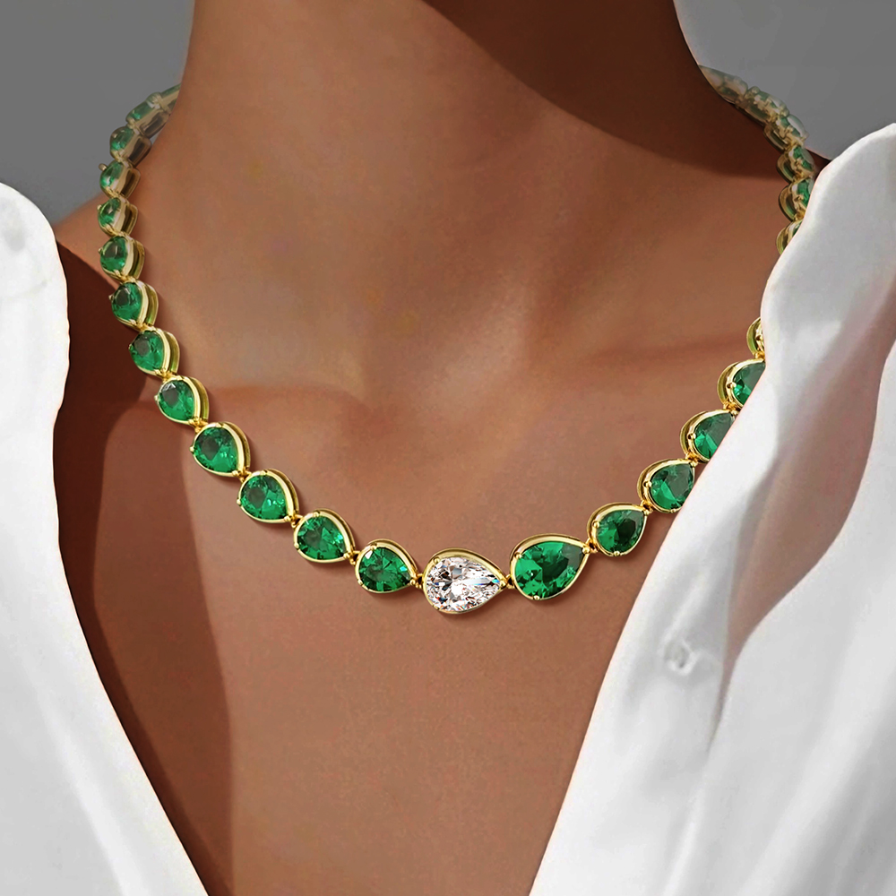 Pear Cut Emerald&White Sapphire Necklace