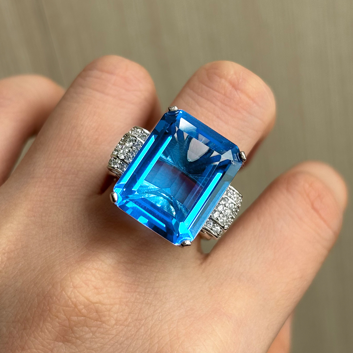 15ct Emerald Cut Blue Topaz Coktail Ring