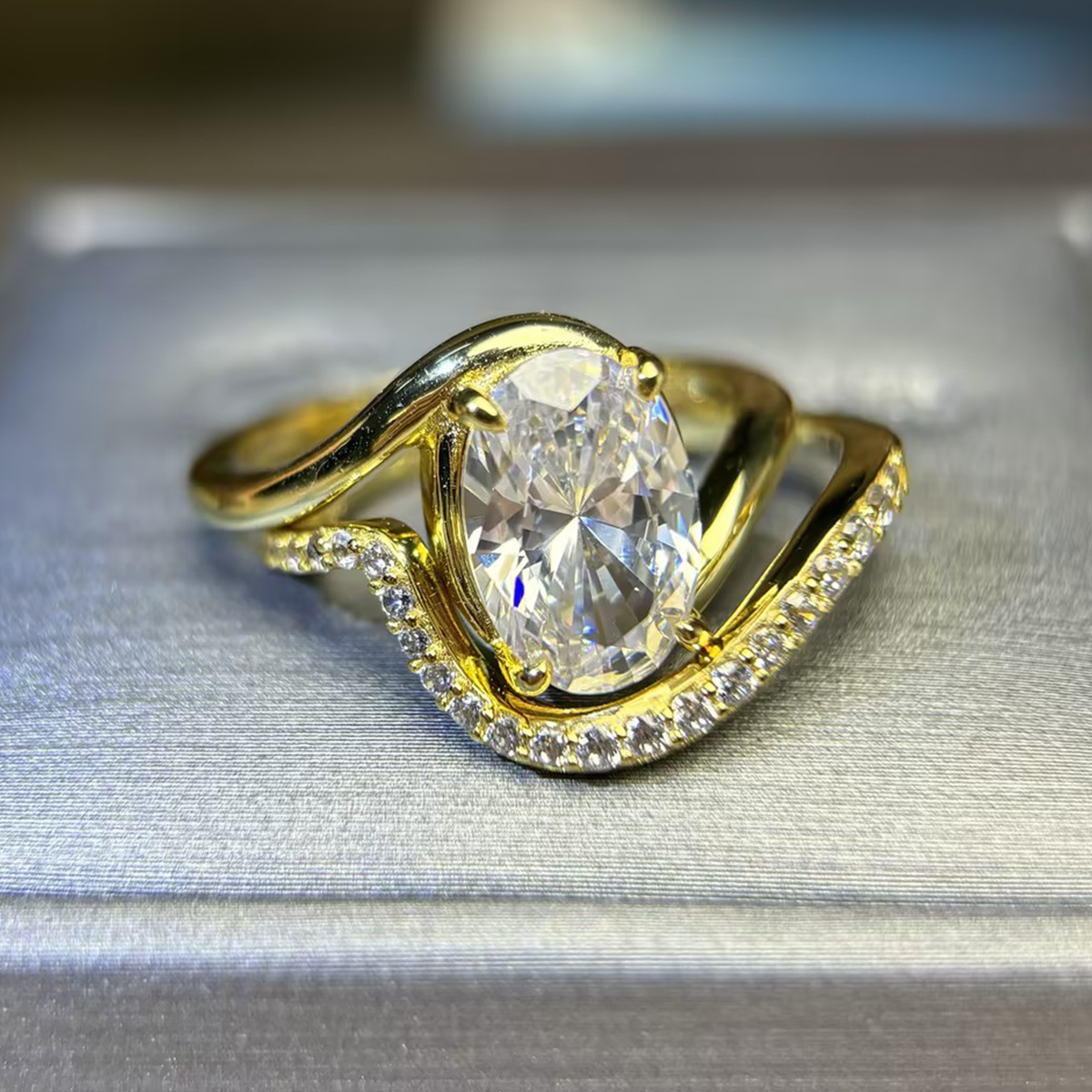 Oval Cut Bypass Shank Prong Setting Ring Bride Set / 2-piece