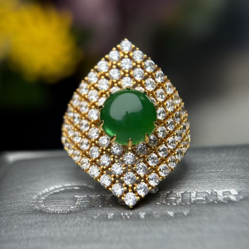 3.75ct Round Cut Green Sapphire Fan-Shaped Cocktail Ring with White Sapphire Mesh