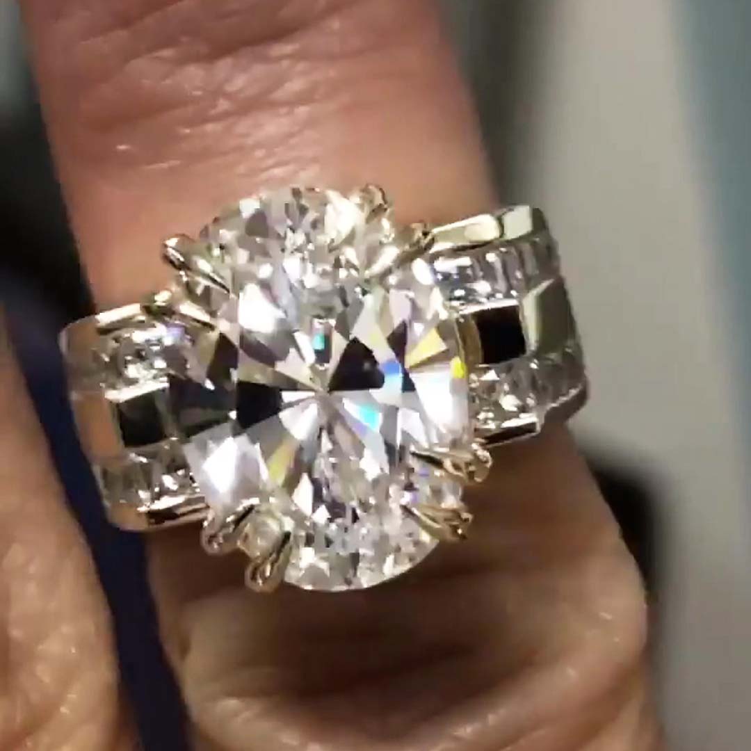 Exquisite 8.5ct Oval Cut White Sapphire Engagement Ring