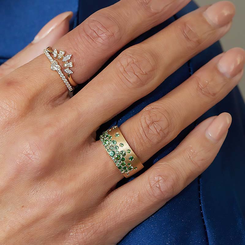 1.34ct Scattered Emerald Sapphire Cigar Band