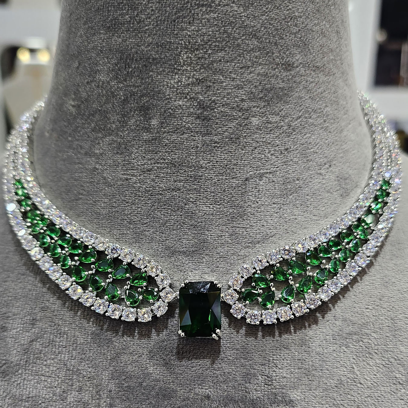 Luxury Emerald Choker Necklace For Women