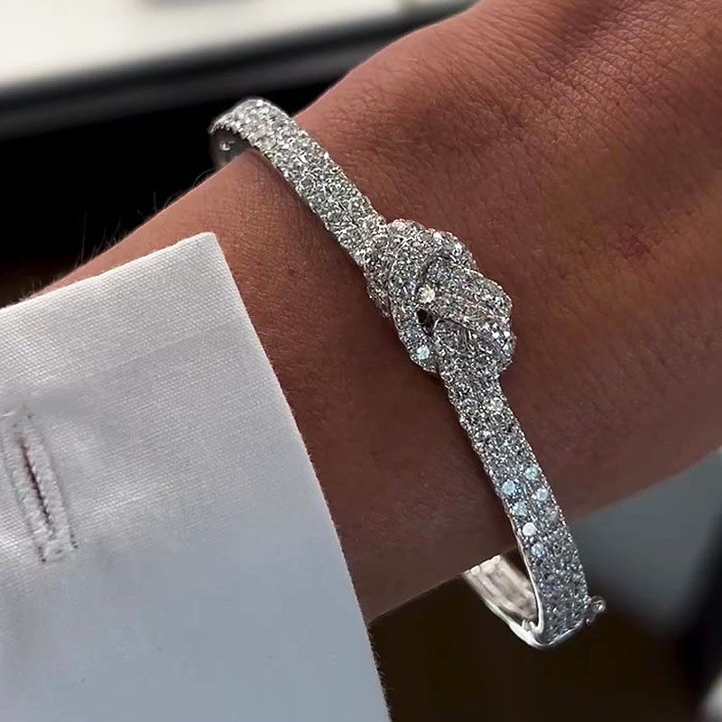 Round Cut Pavé Diamond Tight Knot Bracelet