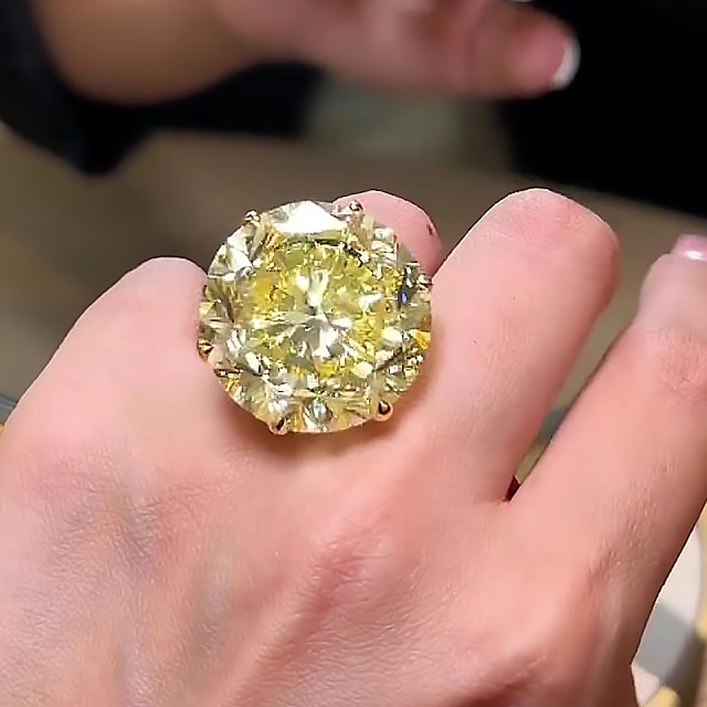 8ct Round Cut Yellow Sapphire Engagement Ring