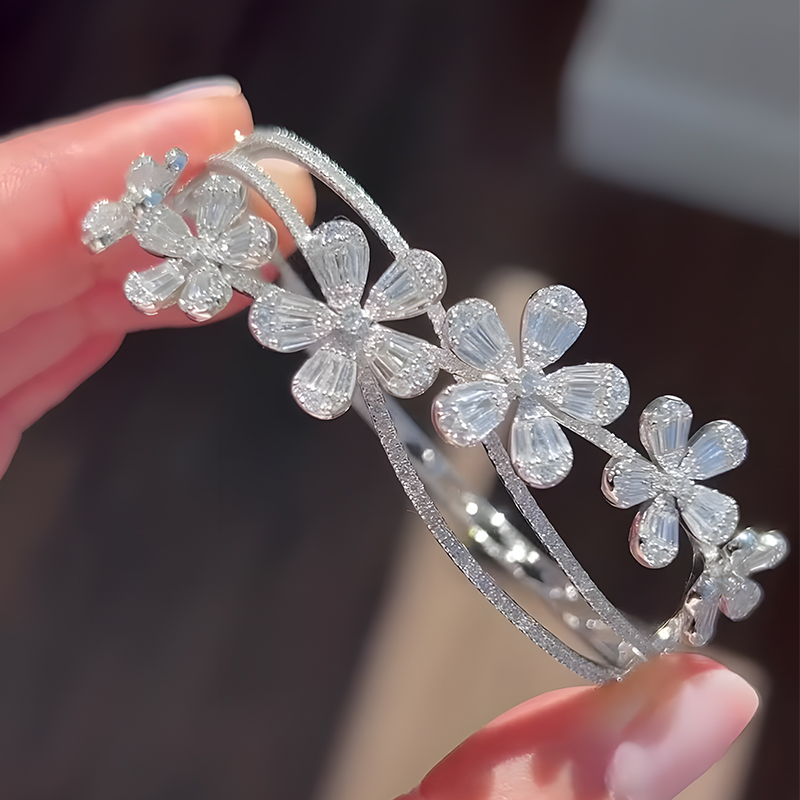 Fashion Pear Cut White Moissanite Floral Bracelet