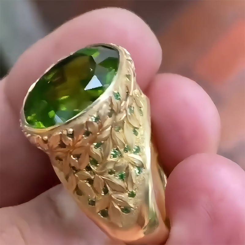 14K Yellow Gold Oval Peridot Floral Engraved Cocktail Ring