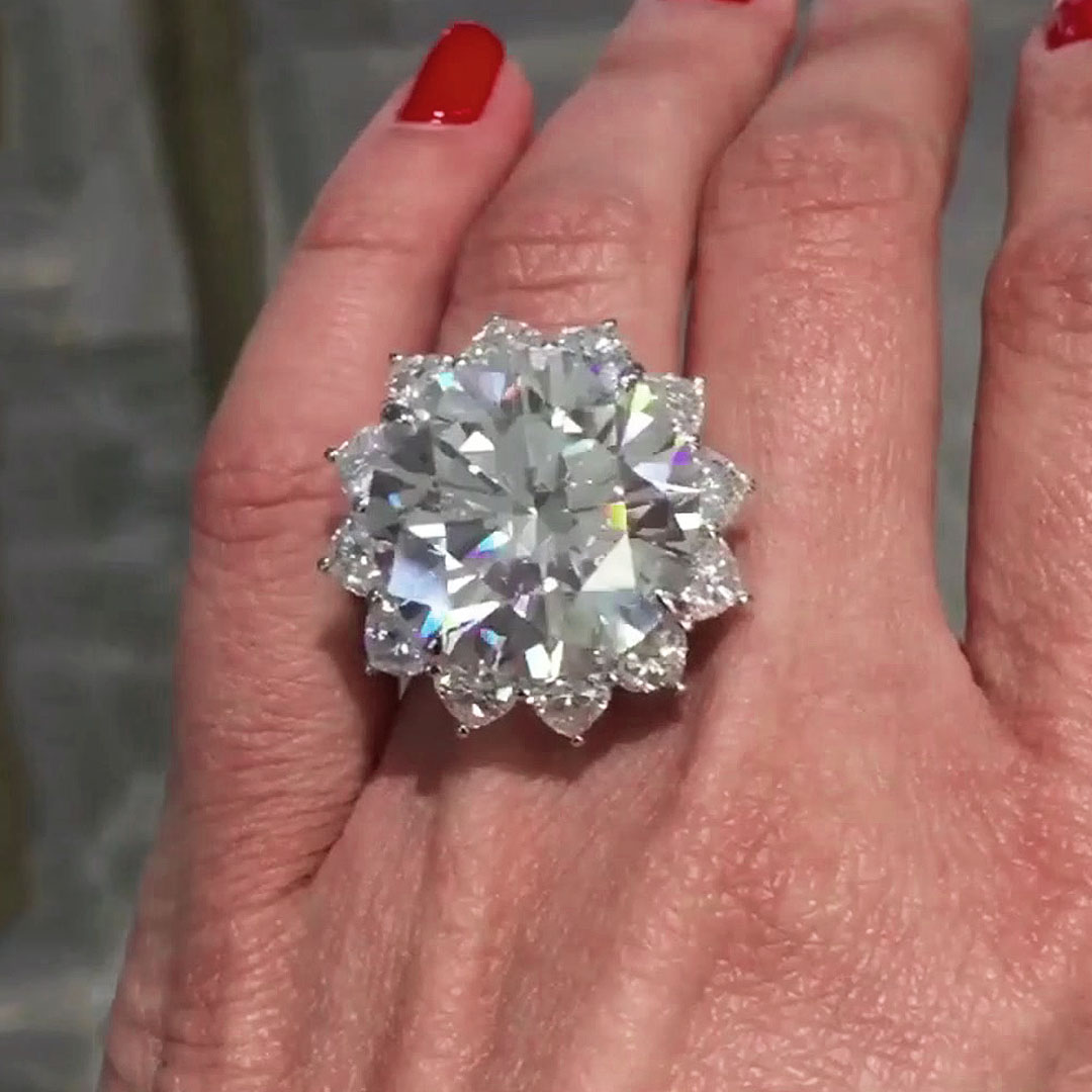 Stunning 10ct Round Cut White Sapphire Engagement Ring