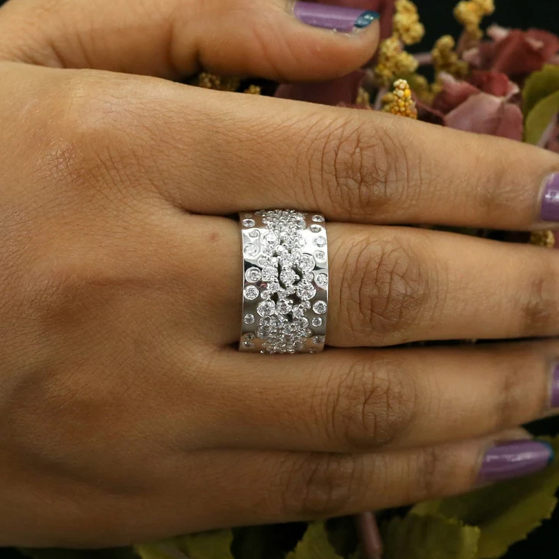 1.84ct Round Cut Scattered Diamond Wedding Bnad