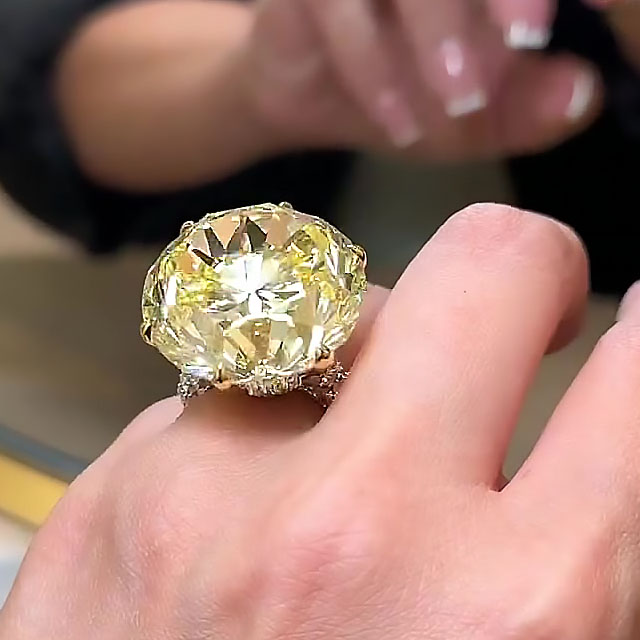 8ct Round Cut Yellow Sapphire Engagement Ring