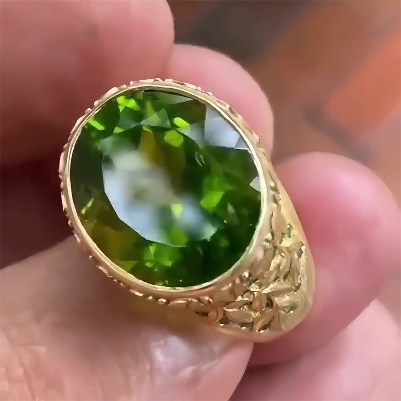 14K Yellow Gold Oval Peridot Floral Engraved Cocktail Ring