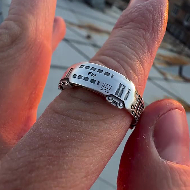 Rotatable Locomotive Track Design Ring