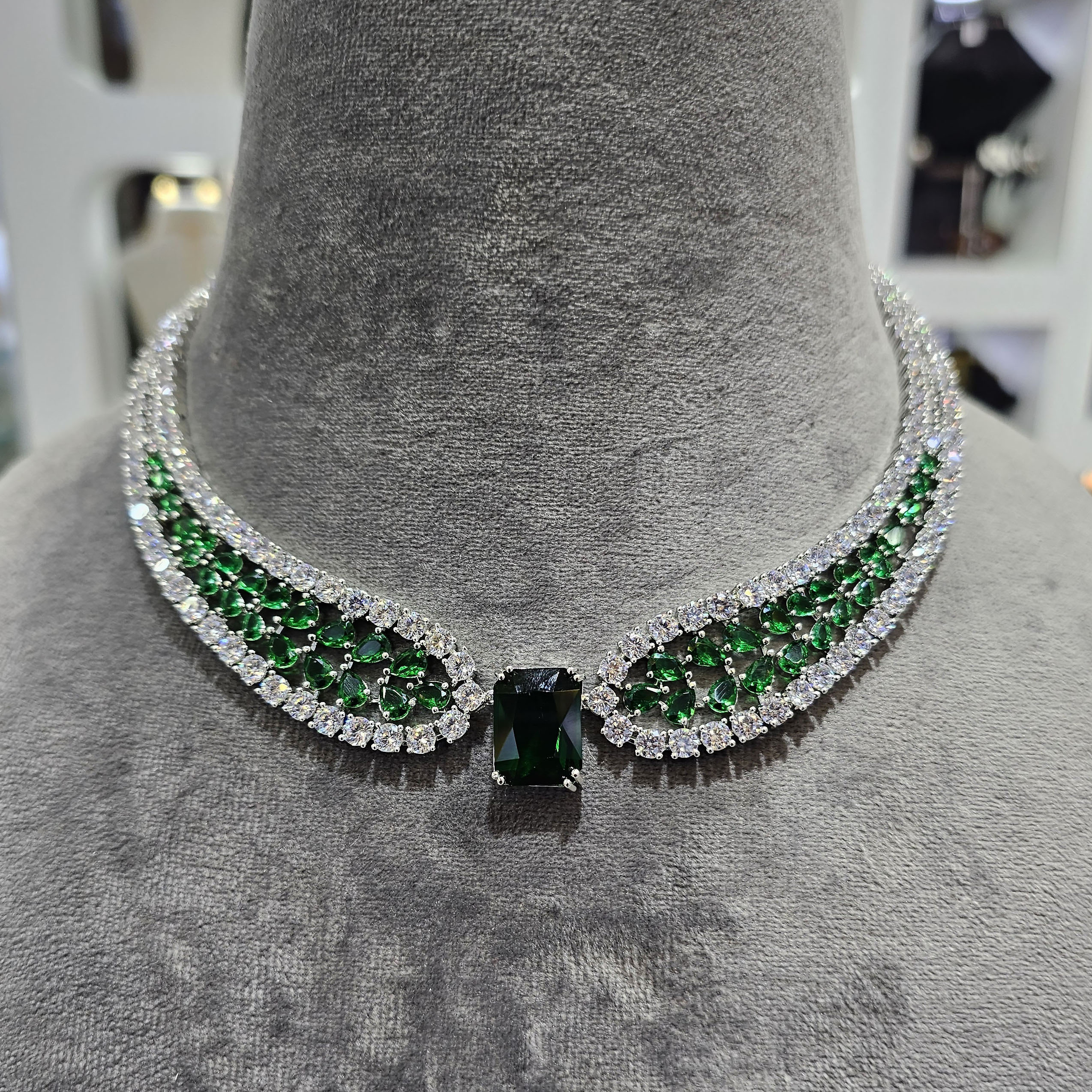 Luxury Emerald Choker Necklace For Women