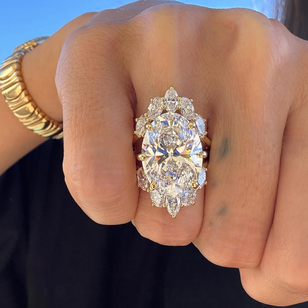 4ct Crown Design Oval Cut White Sapphire Bridal Set/2pcs