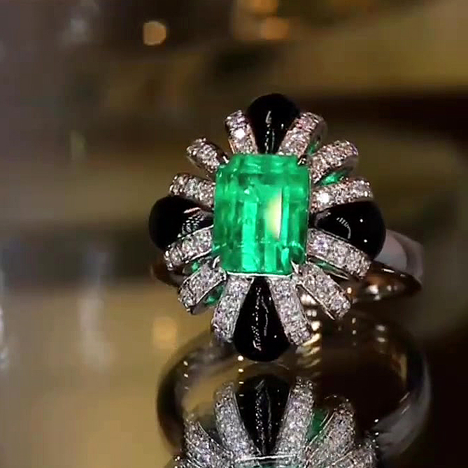 4ct Flower Design Emerald Sapphire Ring