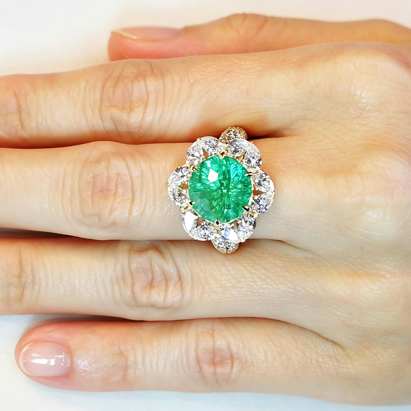 Fashion 3.25ct Round Cut Green Sapphire Halo Cocktail Ring