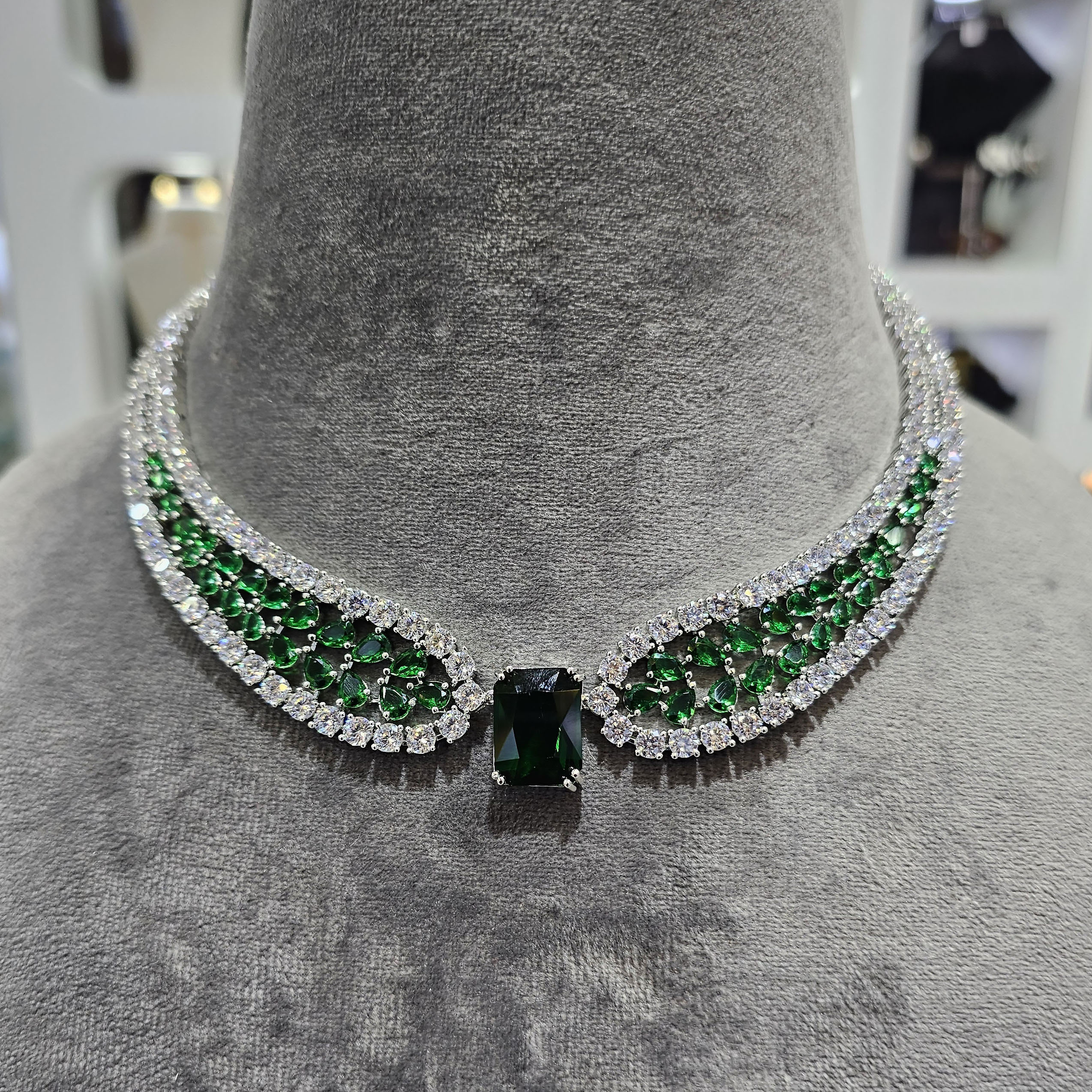 Luxury Emerald Choker Necklace For Women