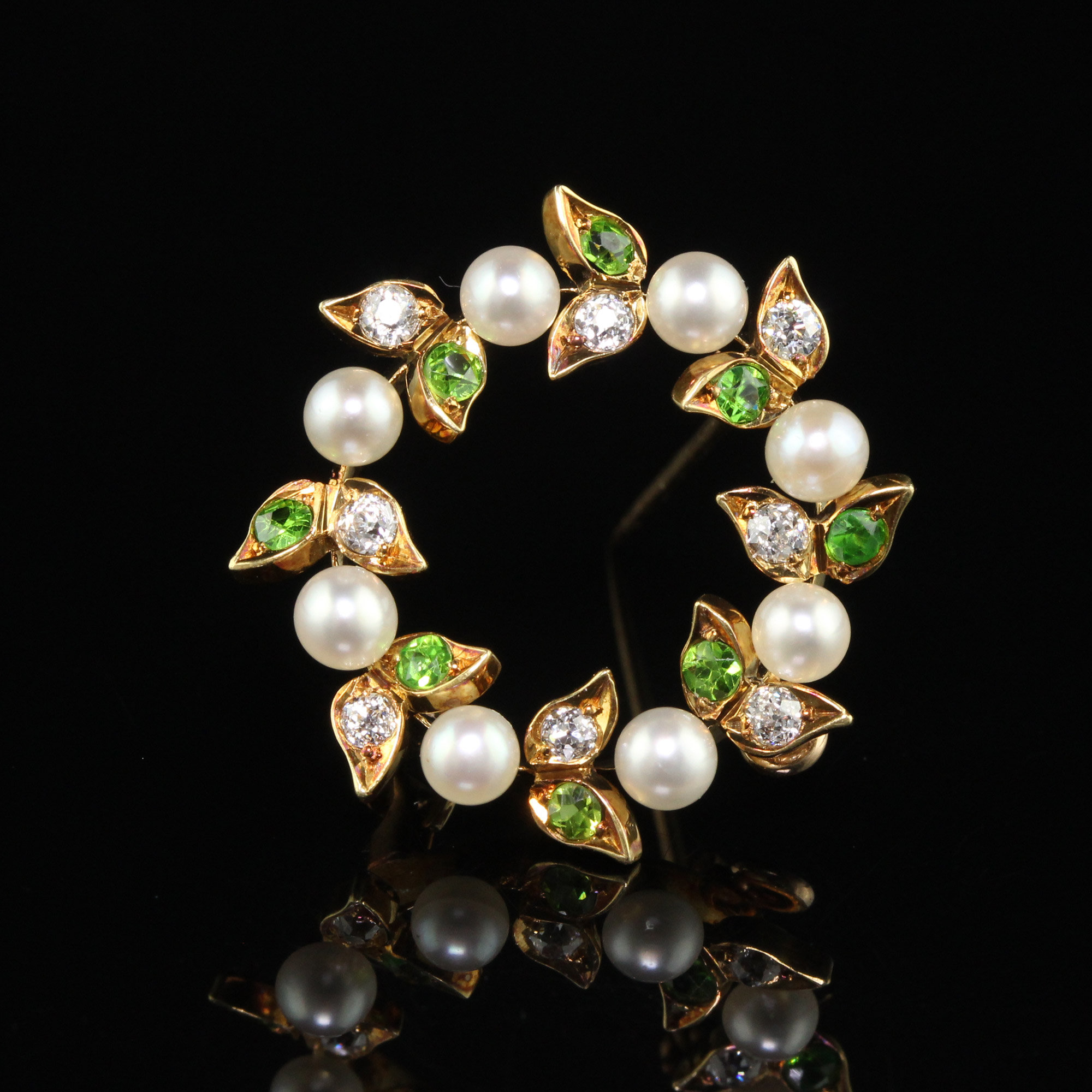 Round Cut Peridot Sapphire Pearl Brooch