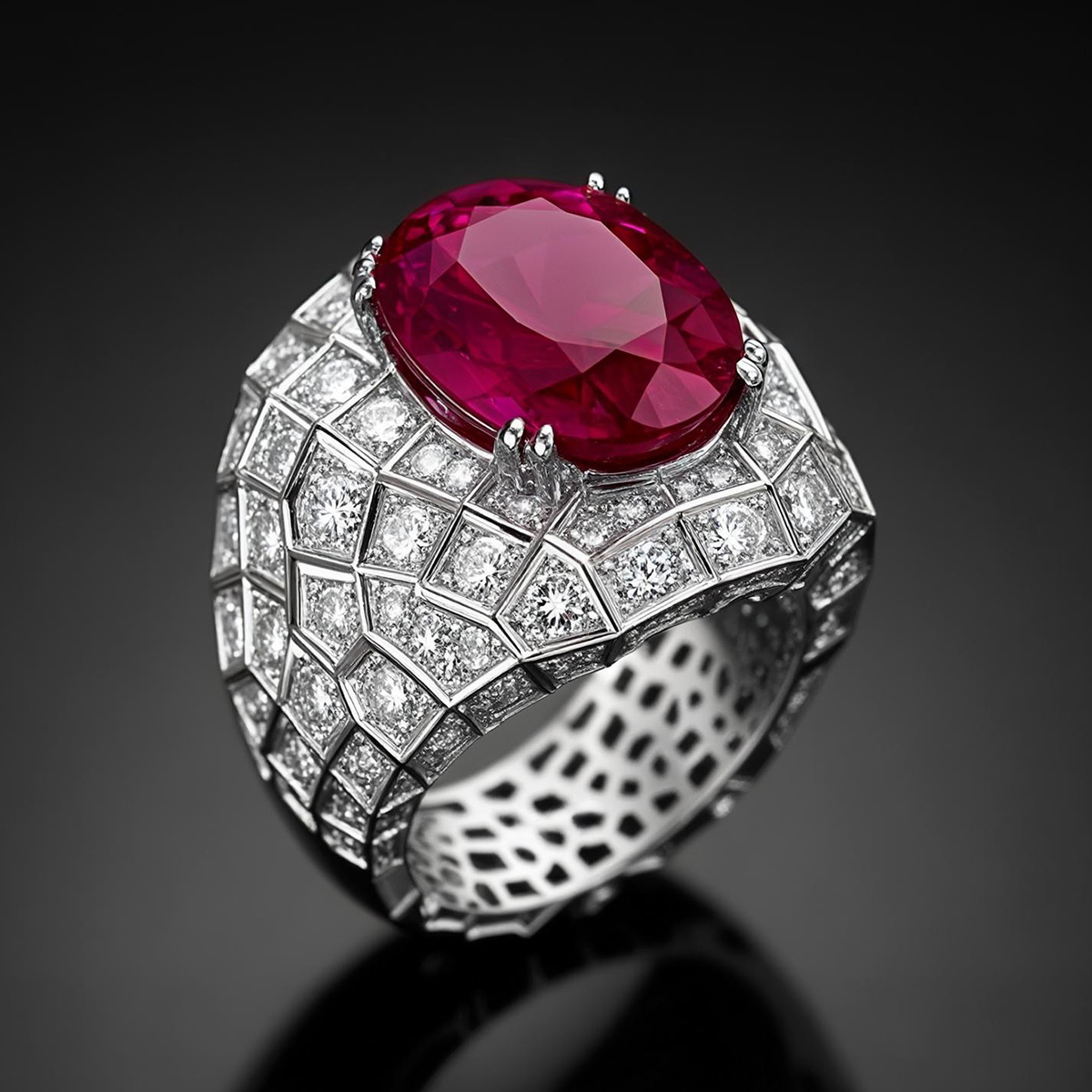 Luxe Grid Pattern Ruby Oval Cut & Pave Diamond Accents Cocktail Ring