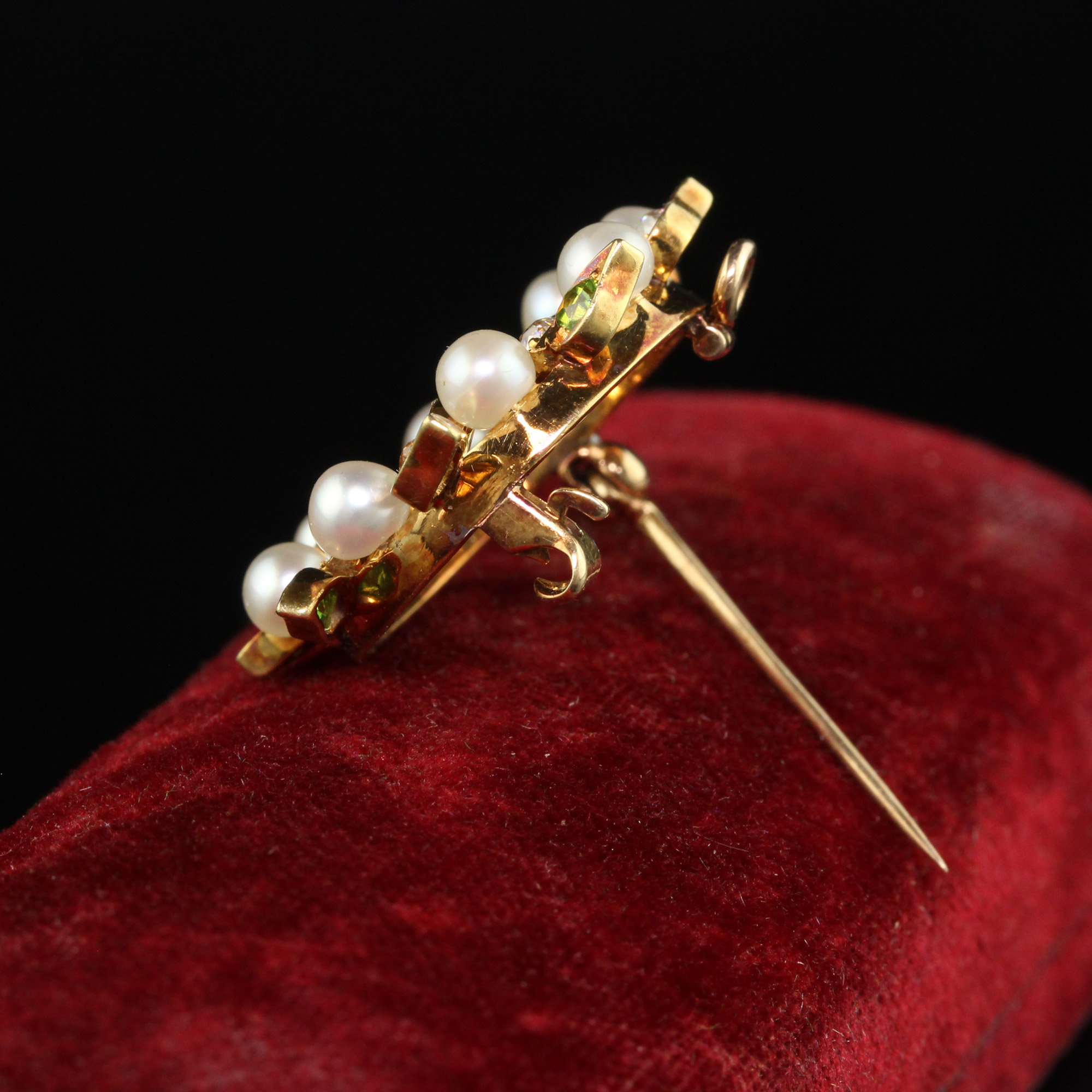 Round Cut Peridot Sapphire Pearl Brooch