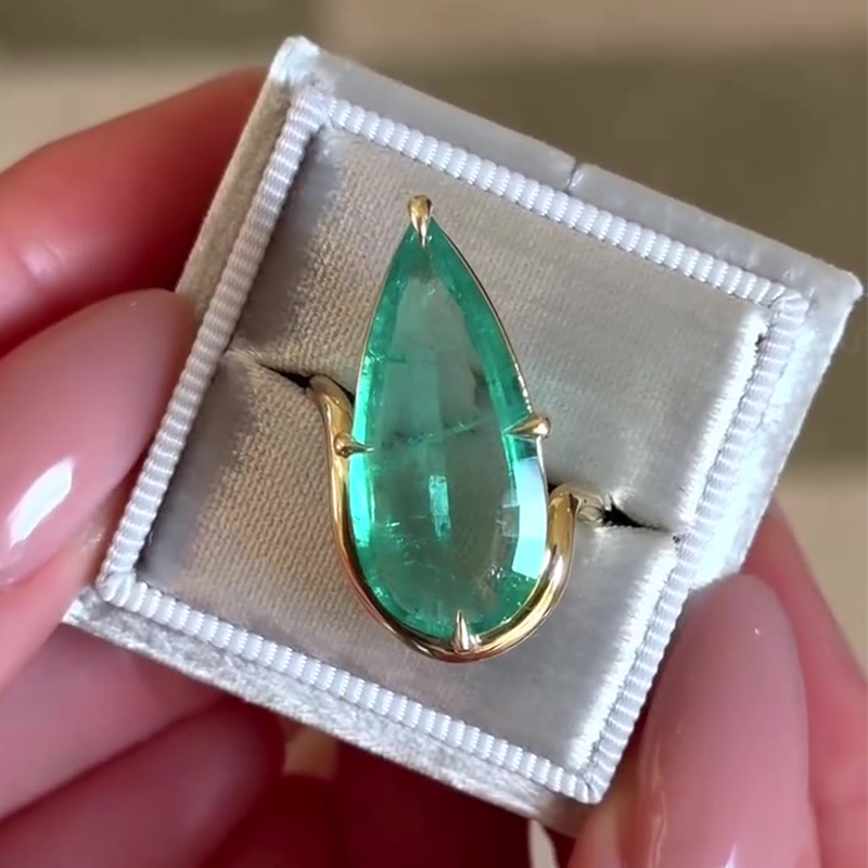 5ct Pear Cut Emerald Ring Set / 3-Piece