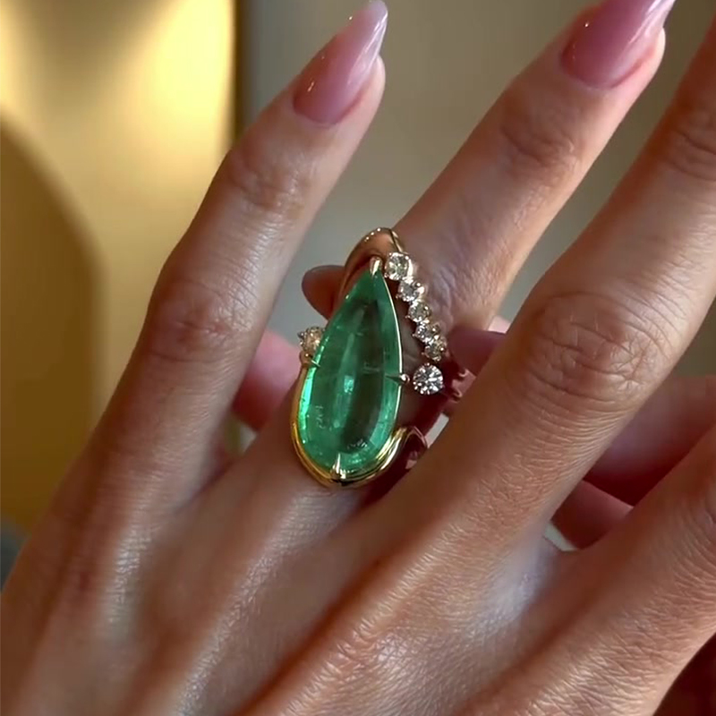 5ct Pear Cut Emerald Ring Set / 3-Piece