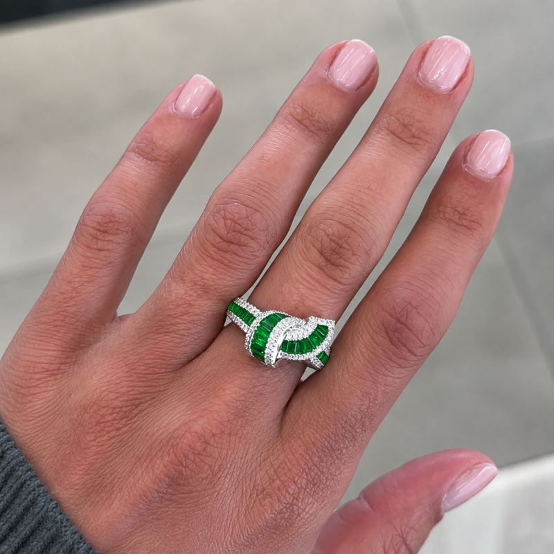 Fashion 7.25ctw Baguette Cut Green / White Sapphire Tight Knot Wedding Band(2 Color Options)