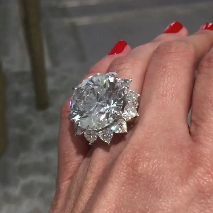 Stunning 10ct Round Cut White Sapphire Engagement Ring