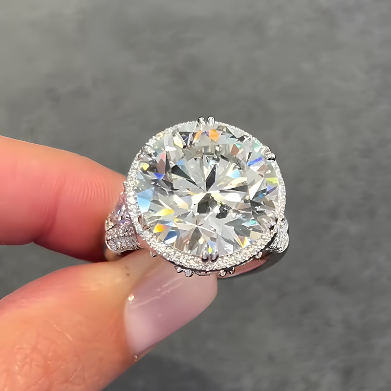 Fashion 8ct Round Cut White Moissanite Engagement Ring